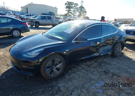 2018 Tesla Model 3 Long Range/Performance z USA, uszkodzony, nr VIN 5YJ3E1EB9JF054737